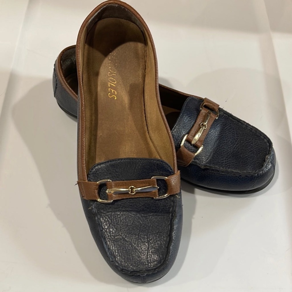 Aerosoles women loafers. Size 7.5 Navy & Brown